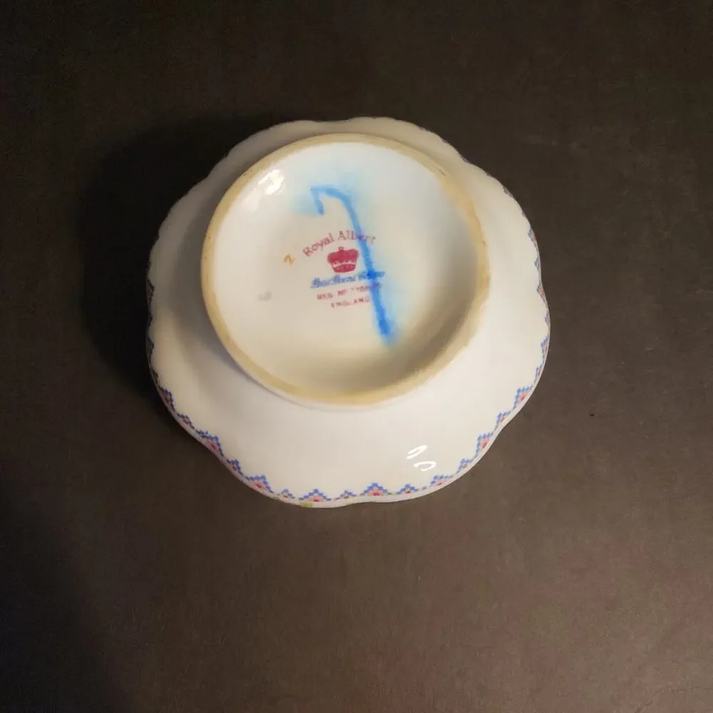 Royal Albert vtg royal